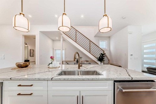2426 53 Avenue Sw, Calgary, AB - Indoor Photo Showing Kitchen
