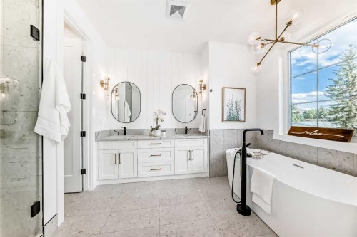 2426 53 Avenue Sw, Calgary, AB - Indoor Photo Showing Bathroom