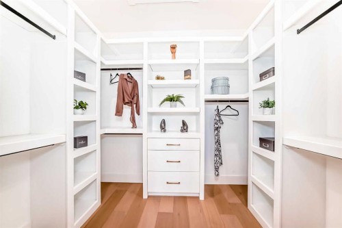 2426 53 Avenue Sw, Calgary, AB - Indoor With Storage