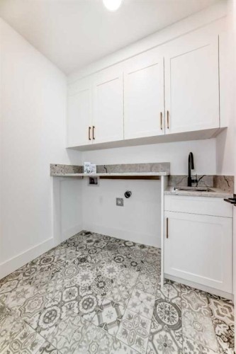 2426 53 Avenue Sw, Calgary, AB - Indoor Photo Showing Kitchen