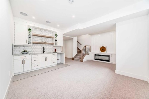 2426 53 Avenue Sw, Calgary, AB - Indoor