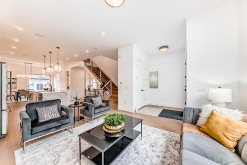2426 53 Avenue Sw, Calgary, AB - Indoor Photo Showing Living Room