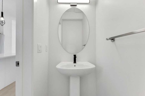 322 Sage Hill Circle Nw, Calgary, AB - Indoor Photo Showing Bathroom