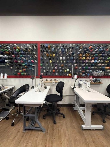 123 Alterations Lane Nw, Calgary, AB 