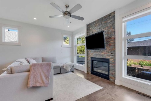 434 30 Avenue Nw, Calgary, AB - Indoor Photo Showing Living Room With Fireplace