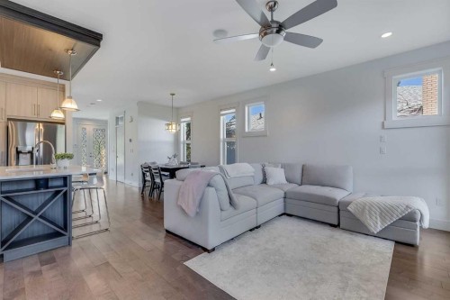 434 30 Avenue Nw, Calgary, AB - Indoor