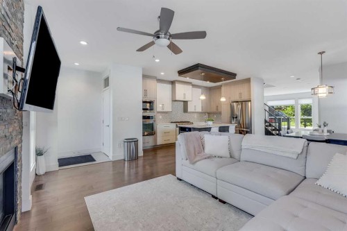 434 30 Avenue Nw, Calgary, AB - Indoor Photo Showing Living Room With Fireplace