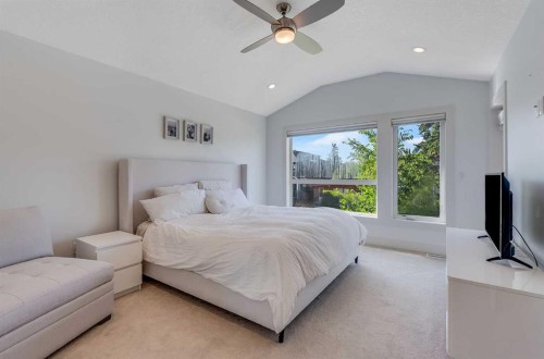 434 30 Avenue Nw, Calgary, AB - Indoor Photo Showing Bedroom