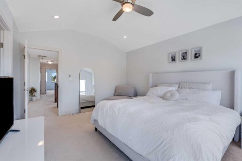 434 30 Avenue Nw, Calgary, AB - Indoor Photo Showing Bedroom