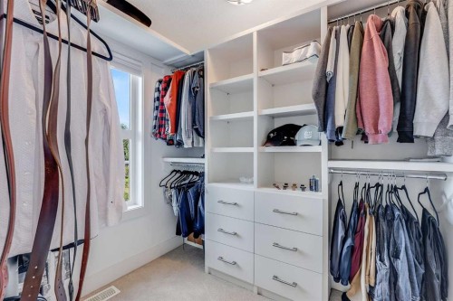 434 30 Avenue Nw, Calgary, AB - Indoor With Storage