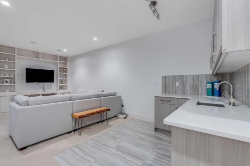 434 30 Avenue Nw, Calgary, AB - Indoor