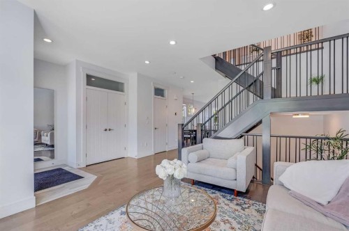 434 30 Avenue Nw, Calgary, AB - Indoor