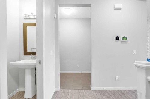 69 Howse Common Ne, Calgary, AB - Indoor Photo Showing Bathroom