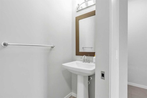 69 Howse Common Ne, Calgary, AB - Indoor Photo Showing Bathroom