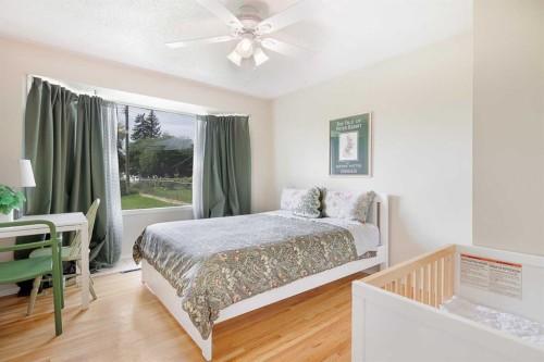 639 Thornhill Drive Nw, Calgary, AB - Indoor Photo Showing Bedroom