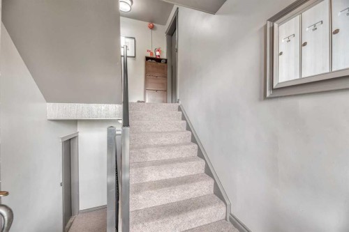 3-1833 21 Avenue Nw, Calgary, AB - Indoor Photo Showing Other Room