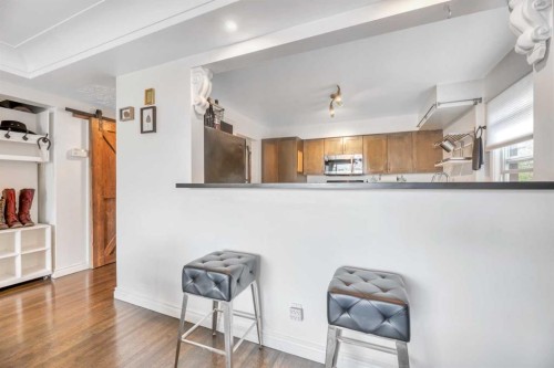 3-1833 21 Avenue Nw, Calgary, AB - Indoor