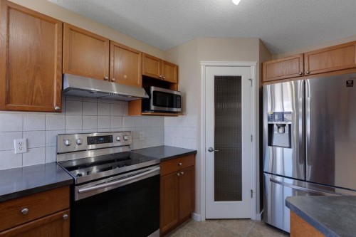 427 Saddlebrook Way Ne, Calgary, AB - Indoor Photo Showing Kitchen With Stainless Steel Kitchen