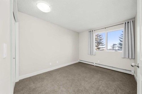 8-301 Village Mews Sw, Calgary, AB - Indoor Photo Showing Other Room