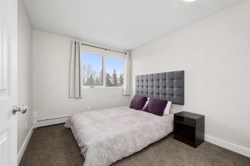 8-301 Village Mews Sw, Calgary, AB - Indoor Photo Showing Bedroom