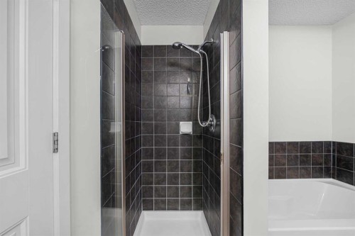 8-301 Village Mews Sw, Calgary, AB - Indoor Photo Showing Bathroom