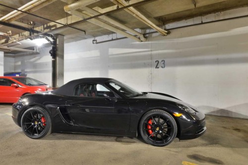 8-301 Village Mews Sw, Calgary, AB - Indoor Photo Showing Garage