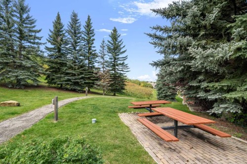 8-301 Village Mews Sw, Calgary, AB - Outdoor