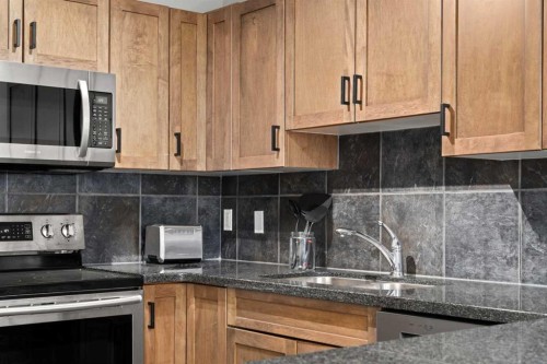 8-301 Village Mews Sw, Calgary, AB - Indoor Photo Showing Kitchen