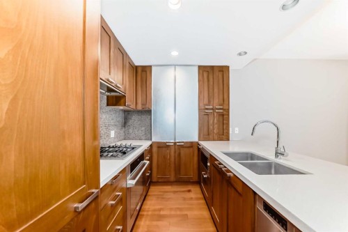 521-222 Riverfront Avenue Sw, Calgary, AB - Indoor Photo Showing Kitchen With Double Sink With Upgraded Kitchen