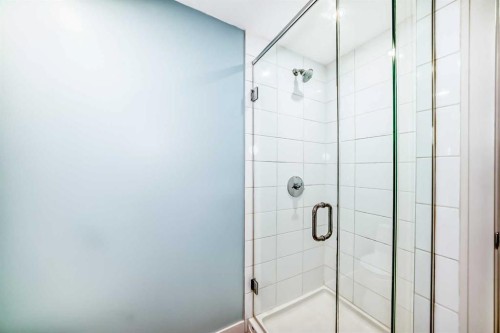 521-222 Riverfront Avenue Sw, Calgary, AB - Indoor Photo Showing Bathroom