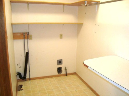 114 School Road, Trochu, AB - Indoor