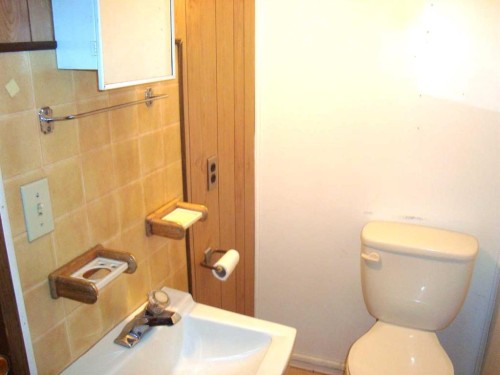 114 School Road, Trochu, AB - Indoor Photo Showing Bathroom