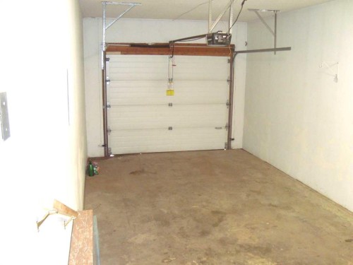 114 School Road, Trochu, AB - Indoor Photo Showing Garage