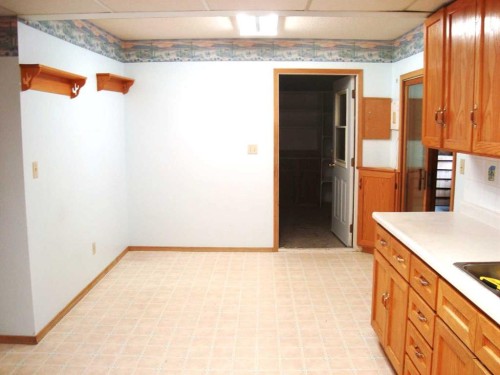 114 School Road, Trochu, AB - Indoor Photo Showing Kitchen