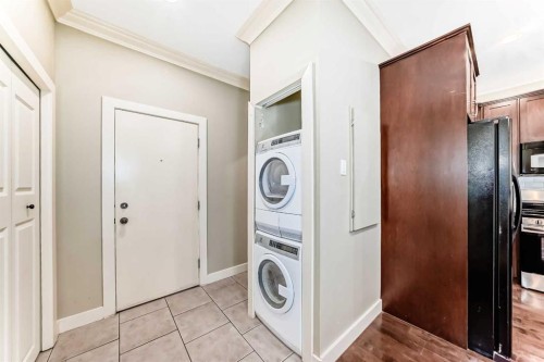 101-323 13 Avenue Sw, Calgary, AB - Indoor Photo Showing Laundry Room