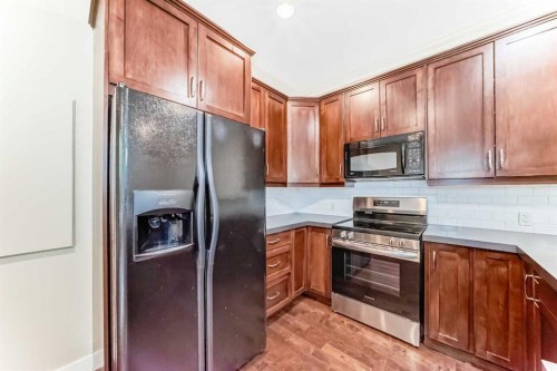 101-323 13 Avenue Sw, Calgary, AB - Indoor Photo Showing Kitchen