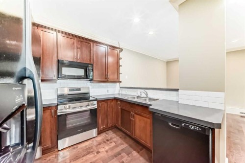 101-323 13 Avenue Sw, Calgary, AB - Indoor Photo Showing Kitchen