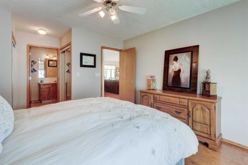 3 Strathmore Lakes Bay, Strathmore, AB - Indoor Photo Showing Bedroom