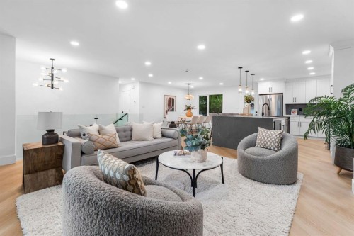 10404 Maplemont Road Se, Calgary, AB - Indoor Photo Showing Living Room