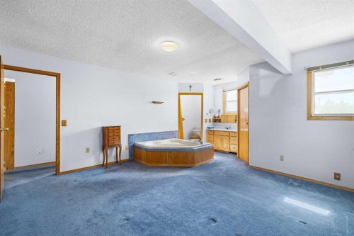 3236 Doverville Crescent Se, Calgary, AB - Indoor Photo Showing Other Room