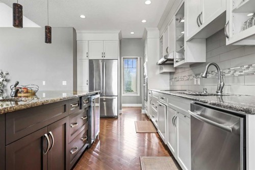 22 Wendham Place Sw, Calgary, AB - Indoor Photo Showing Kitchen With Upgraded Kitchen