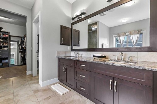 22 Wendham Place Sw, Calgary, AB - Indoor Photo Showing Bathroom