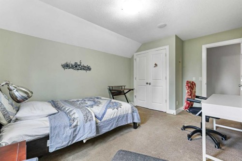 22 Wendham Place Sw, Calgary, AB - Indoor Photo Showing Bedroom