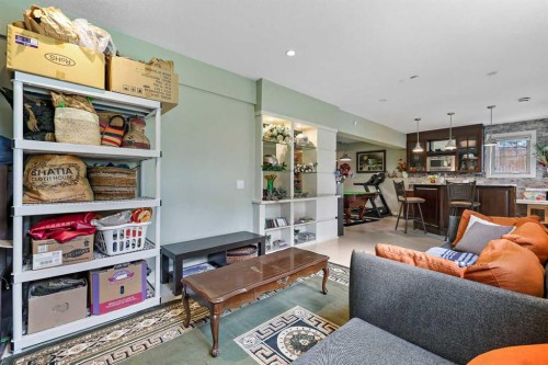 22 Wendham Place Sw, Calgary, AB - Indoor Photo Showing Living Room