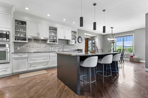 22 Wendham Place Sw, Calgary, AB - Indoor Photo Showing Kitchen With Upgraded Kitchen