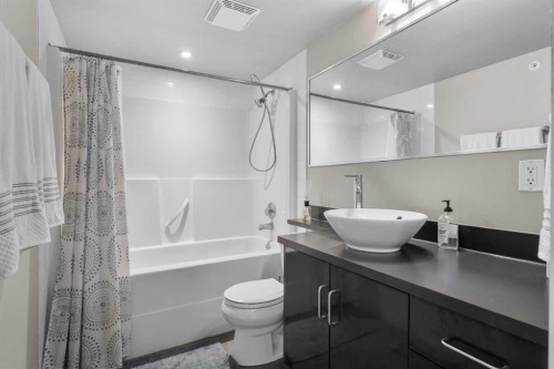 207-188 15 Avenue Sw, Calgary, AB - Indoor Photo Showing Bathroom