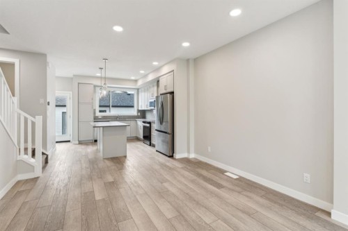 16 Alderwood Close Se, Calgary, AB - Indoor Photo Showing Kitchen