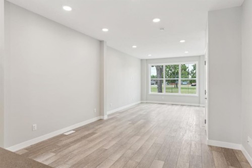 16 Alderwood Close Se, Calgary, AB - Indoor Photo Showing Other Room