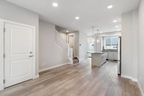 16 Alderwood Close Se, Calgary, AB - Indoor