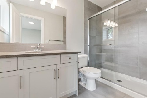 16 Alderwood Close Se, Calgary, AB - Indoor Photo Showing Bathroom